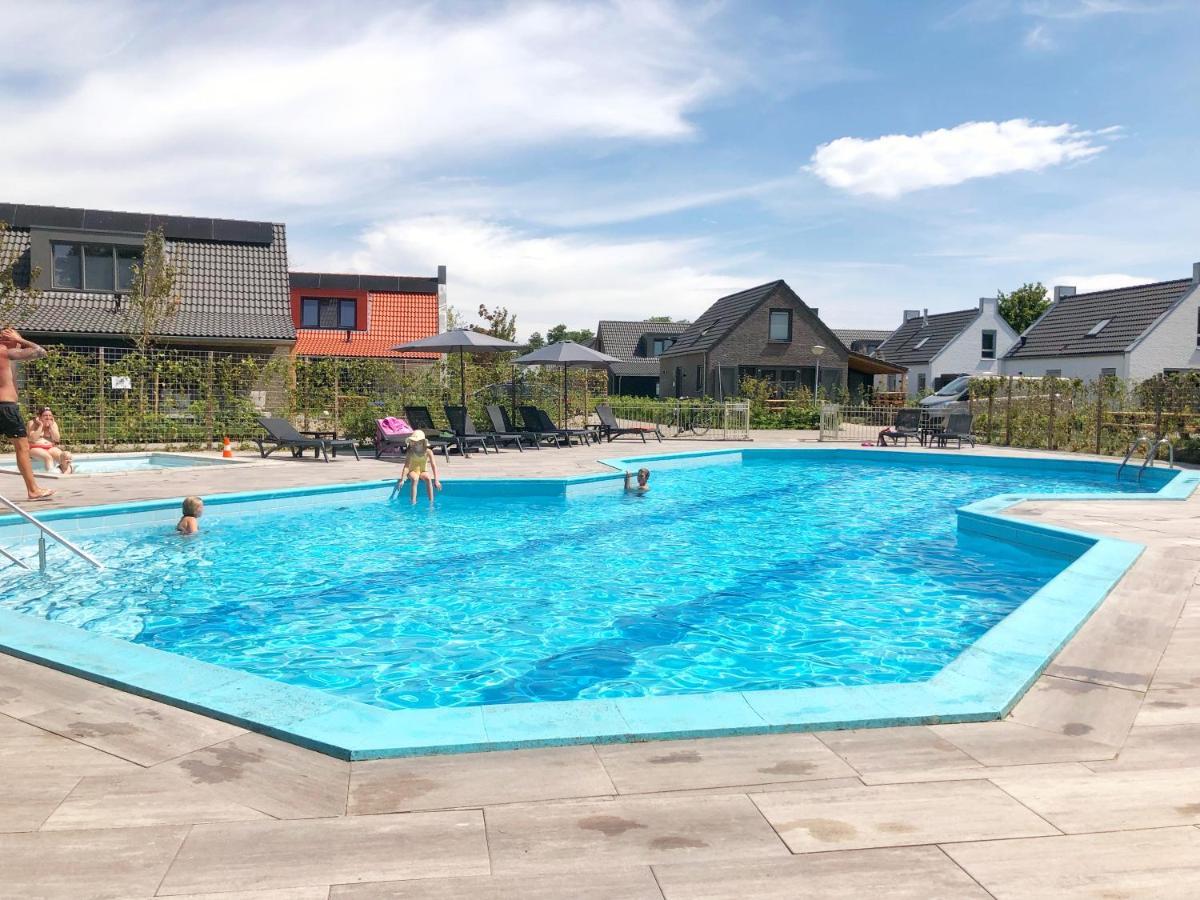 Chalet 579 op Recreatiepark De Wielen Sint Maarten Buitenkant foto