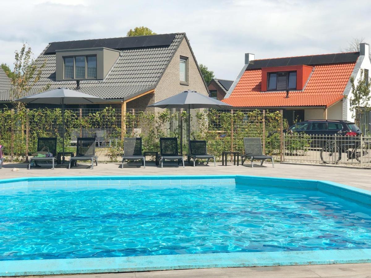 Chalet 579 op Recreatiepark De Wielen Sint Maarten Buitenkant foto