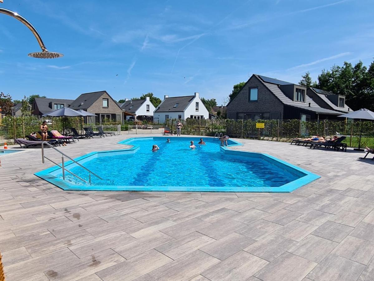 Chalet 579 op Recreatiepark De Wielen Sint Maarten Buitenkant foto